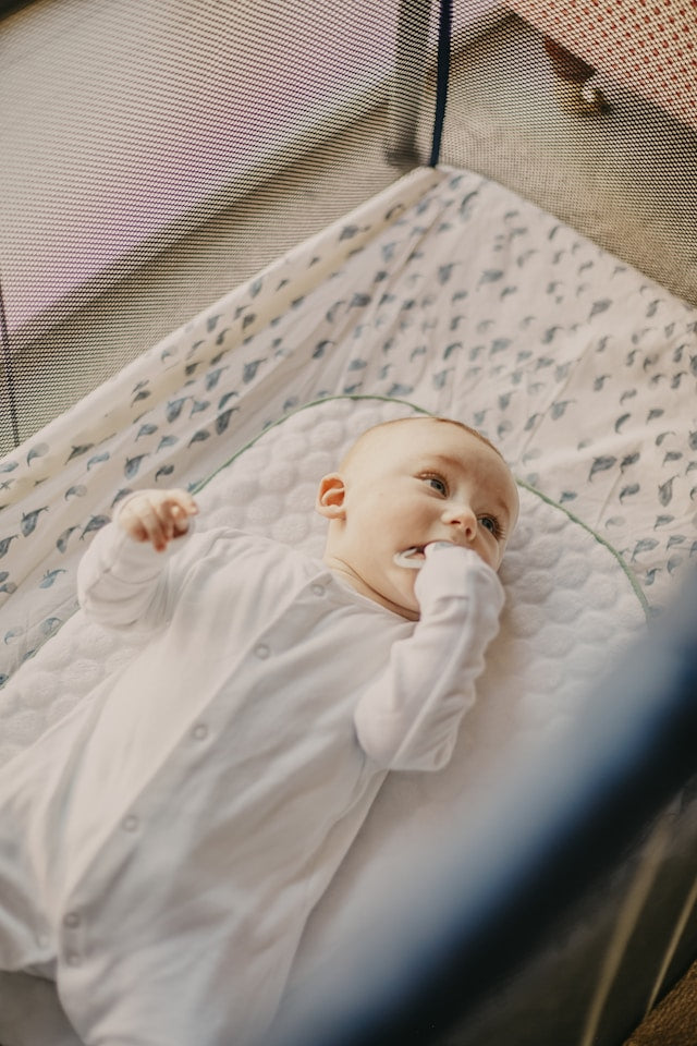 Bassinet Fitted Sheets: How to Check Mattress Size, Shape, Fit, and Fabric Before Buying