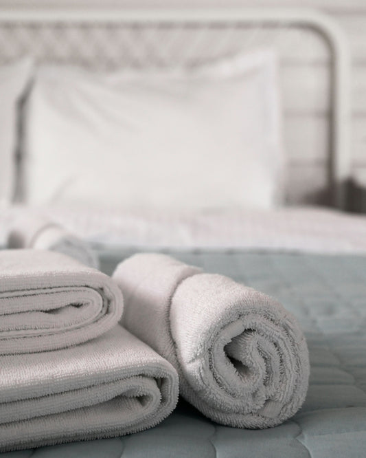 How to Choose Bedding for a Guest Bed with a Mattress Topper