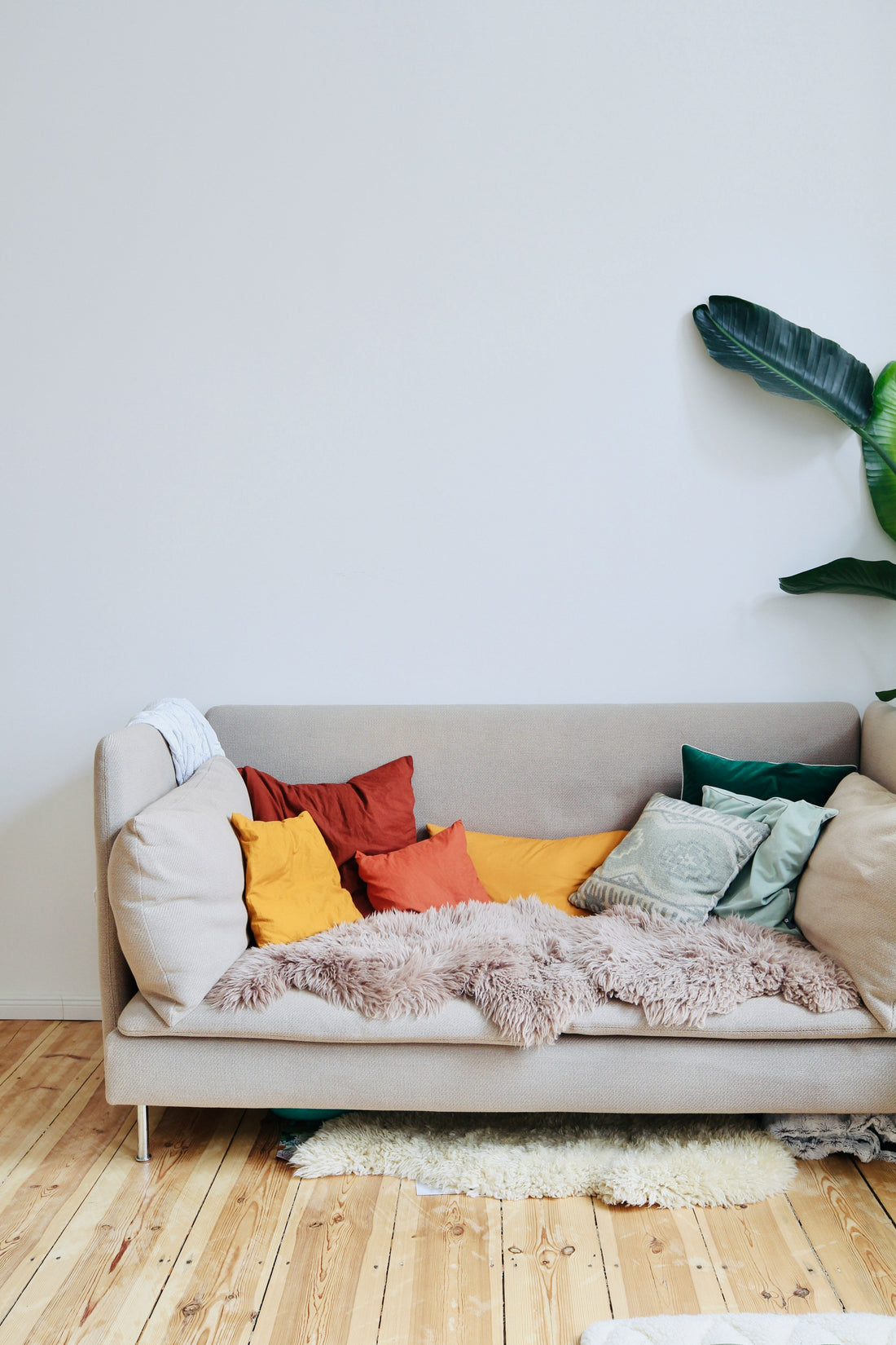How to Choose Sheets for a Pull-Out Couch with a Deep Mattress