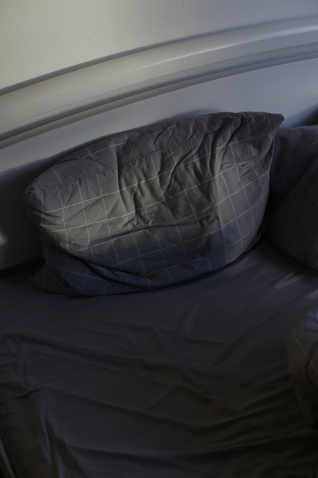 How to Choose Sheets for a Pull-Out Couch Used as a Guest Bed