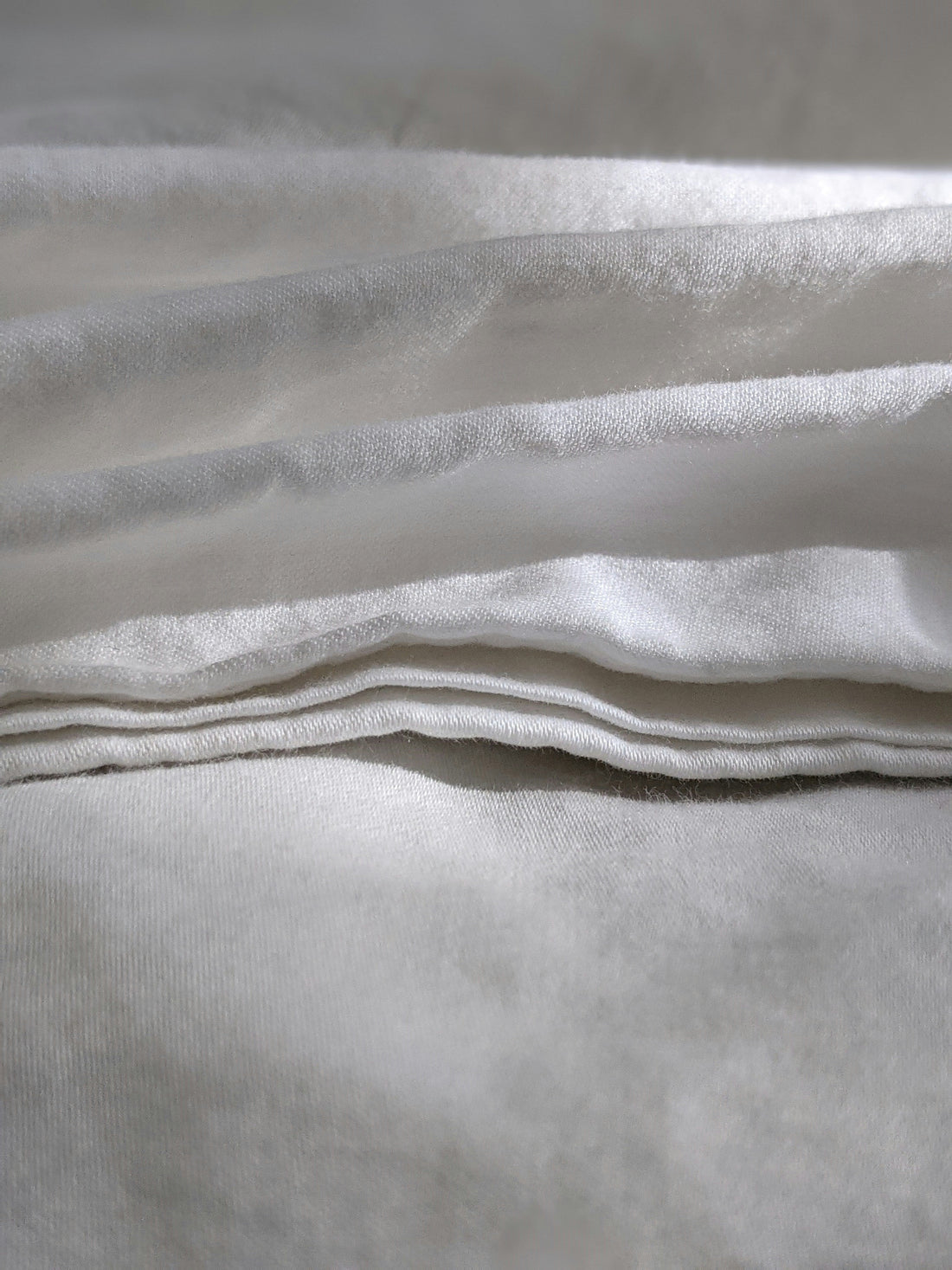 Cotton vs. Sateen Sheets: Understanding the Differences in Weave