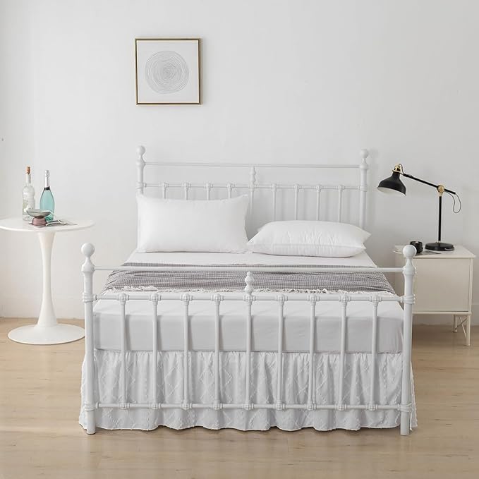Bed Skirt King Size，Ruffled White Bed Skirt with Split Corners，King Bed Skirt 12 Inch Drop, Boho Tufted Shabby Chic King Size Bed Skirt, Bed Skirt King Size