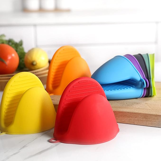 2 Pairs Mini Oven Gloves Silicone Heat Resistant Cooking Pinch Mitts Potholder for Kitchen Cooking & Baking (Yellow and Pink)
