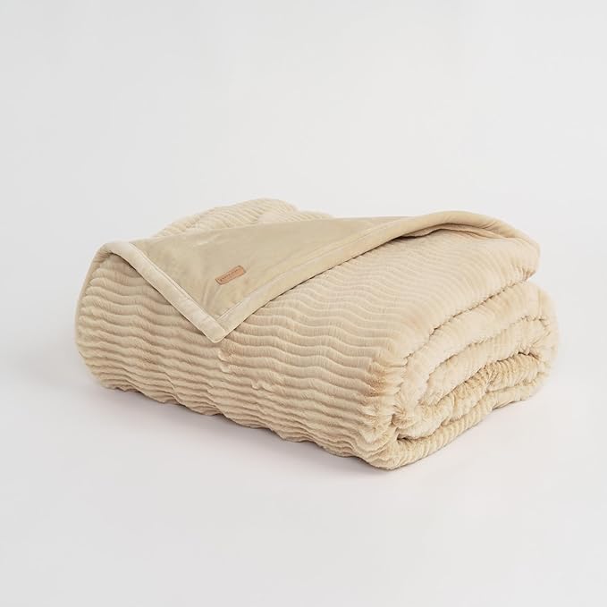 EVERGRACEHOME Ultra Soft Faux Fur Throw Blanket for Couch, Luxury Sculpted Texture Faux Rabbit Fur Blanket for Bed, Fluffy Thick Plush Warm Fuzzy Throw, 920GSM (Beige, 50''x60'')