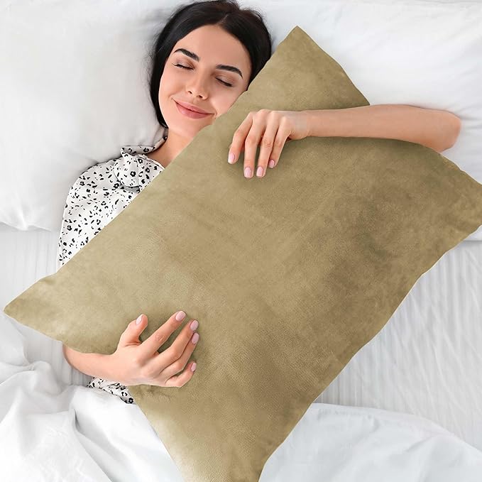 BEDELITE Flannel Pillowcases Standard Set of 2, Super Soft Fleece Pillow Case Cover with Zipper for Bedroom, Sofa, Couch,Luxury Cozy Fuzzy Velvet Pillow Shams for All Seasons(20x26 Inches, Camel)