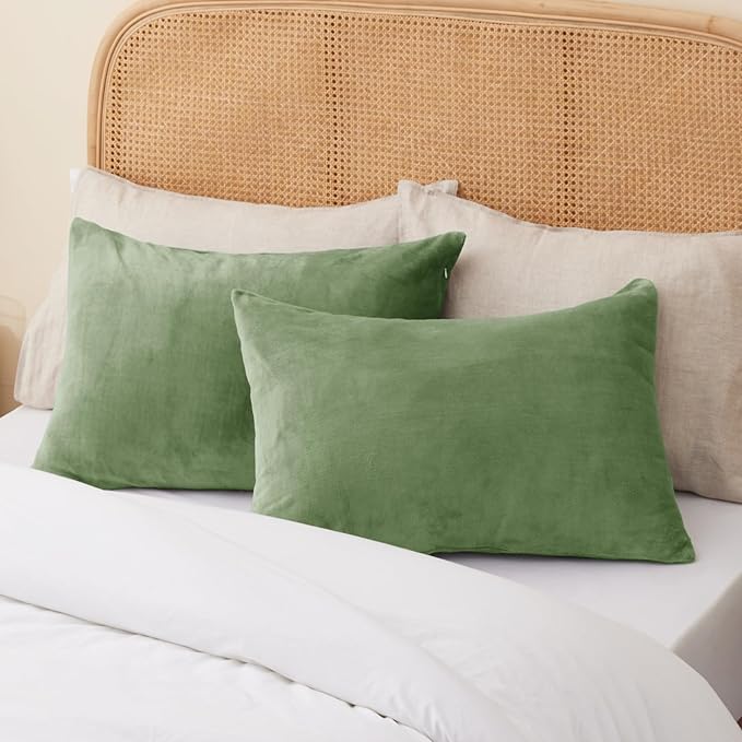 BEDELITE Flannel King Size Pillow Cases Set of 2, Super Soft Fleece Pillowcases with Zipper for Bedroom, Sofa, Couch,Luxury Cozy Fuzzy Velvet Pillow Shams for All Seasons(20x36 Inches,Sage Green)