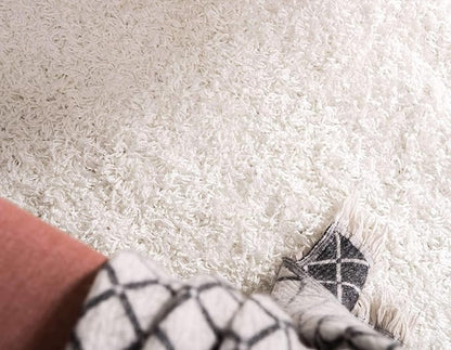 Unique Loom Solid Shag Collection Area Rug (6' 1" Round, Snow White)