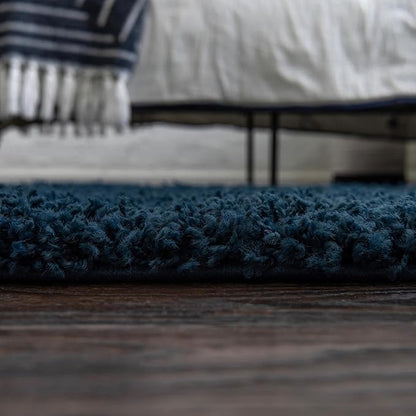 Unique Loom Solid Shag Collection Area Rug (6' 1" Round, Sapphire Blue/ Navy Blue)