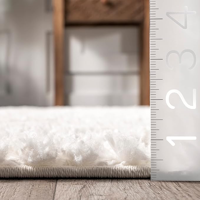 nuLOOM Akia Cream/Ivory, 6'7" x 9', Geometric Lattice, Tasseled, Soft and Textured, High Traffic, Stain Resistant, Durable Area Rug for Bedroom, Living Room, Dining Space, Den, Foyer, Entryway