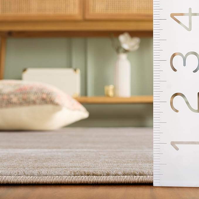 SAFAVIEH Vision Collection Area Rug - 8' Square, Cream, Modern Ombre Design, Non-Shedding & Easy to Clean, Ideal for Living Room, Bedroom, Dining Space (VSN606F)