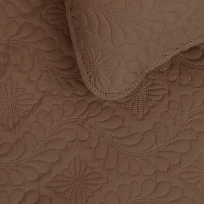 Easy-Going King Size Reversible Quilt Set with 1 Quilt and 2 Pillow Shams, Soft Bed Quilt Cover, Water Resistant Lightweight Microfiber Bedspread, Stain Resistant, Olive Leaf-Brown/Beige