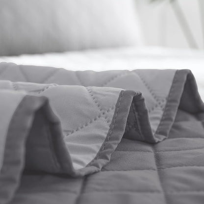 Easy-Going Queen Plus Size Reversible Quilt Set with 1 Quilt and 2 Pillow Shams, Soft Bed Quilt Cover, Water Resistant Lightweight Microfiber Bedspread, Stain Resistant, Gray/Light Gray