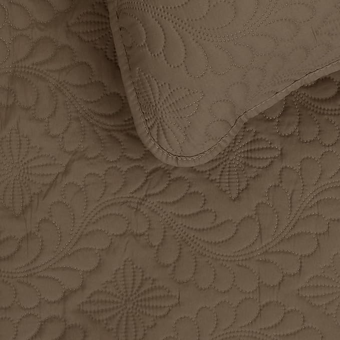Easy-Going King Size Reversible Quilt Set with 1 Quilt and 2 Pillow Shams, Soft Bed Quilt Cover, Water Resistant Lightweight Microfiber Bedspread, Stain Resistant, Olive Leaf-Camel/Ivory