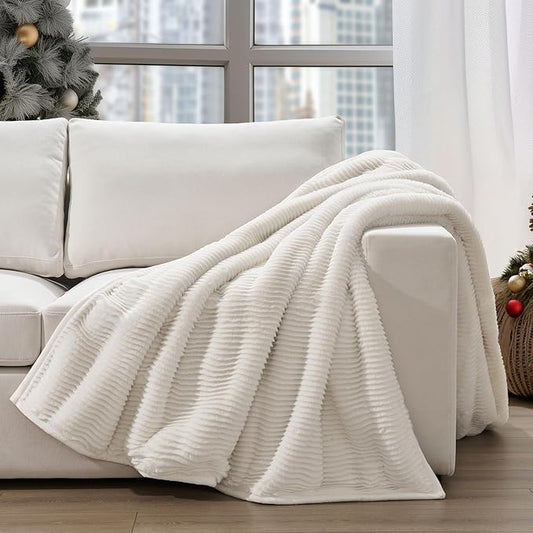 EVERGRACEHOME Ultra Soft Faux Fur Throw Blanket for Couch, Luxury Sculpted Texture Faux Rabbit Fur Blanket for Bed, Fluffy Thick Plush Warm Fuzzy Throw, 920GSM (Bright White, 50''x60'')