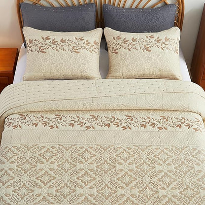 EVENHUG Floral Embroidered Quilt Set King Size 3 Piece Bedding Set Reversible Farmhouse Bedspread Coverlet with 2 Pillow Shams Lightweight Soft Bed Cover for All Season(106"X 96",Beige)