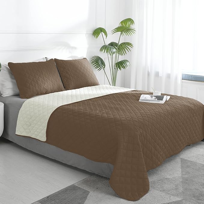 Easy-Going Twin Size Reversible Quilt Set with 1 Quilt and 1 Pillow Shams, Soft Bed Quilt Cover, Water Resistant Lightweight Microfiber Bedspread, Stain Resistant, Camel/Ivory