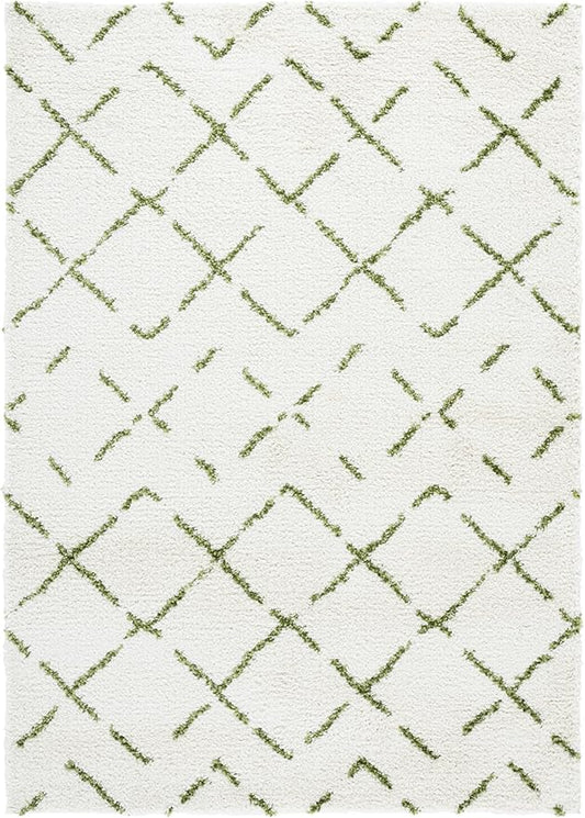 SAFAVIEH Area Rug 4x6 - Arizona Shag Collection - Ivory & Green, Moroccan Boho Design, Non-Shedding & Easy to Clean, Ideal for Living Room, Bedroom, Dining Space (ASG743Y)