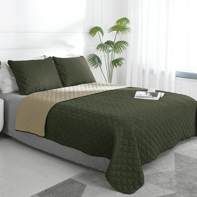 Easy-Going California King Size Reversible Quilt Set with 1 Quilt and 2 Pillow Shams, Soft Bed Quilt Cover, Water Resistant Lightweight Microfiber Bedspread, Stain Resistant, Army Green/Beige