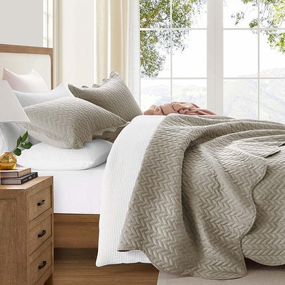 IR Imperial Rooms 8 Pack Quilt King Size Bedding (106" x 96") - Bulk Wholesale for Hotels, Guest Bedroom & Airbnbs - Lightweight Microfiber Reversible Embossed Quilts Bedspread (Beige)