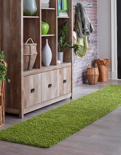 Unique Loom Solid Shag Collection Area Rug (2' 7" x 10' Runner Grass Green)