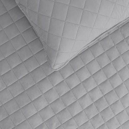 Easy-Going Queen Plus Size Reversible Quilt Set with 1 Quilt and 2 Pillow Shams, Soft Bed Quilt Cover, Water Resistant Lightweight Microfiber Bedspread, Stain Resistant, Light Gray/Ivory