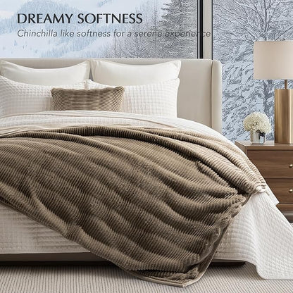 EVERGRACEHOME Ultra Soft Faux Fur Throw Blanket for Couch, Luxury Sculpted Texture Faux Rabbit Fur Blanket for Bed, Fluffy Thick Plush Warm Fuzzy Throw, 920GSM (Natural Tan, 50''x60'')