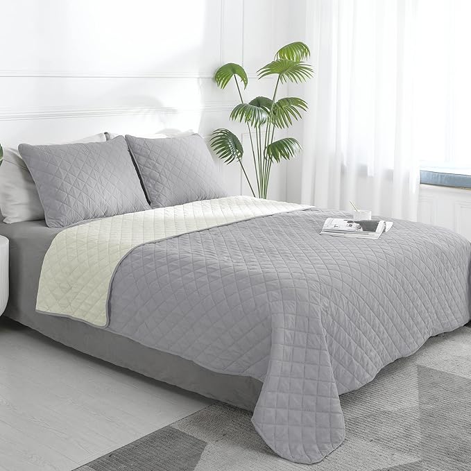 Easy-Going California King Size Reversible Quilt Set with 1 Quilt and 2 Pillow Shams, Soft Bed Quilt Cover, Water Resistant Lightweight Microfiber Bedspread, Stain Resistant, Light Gray/Ivory