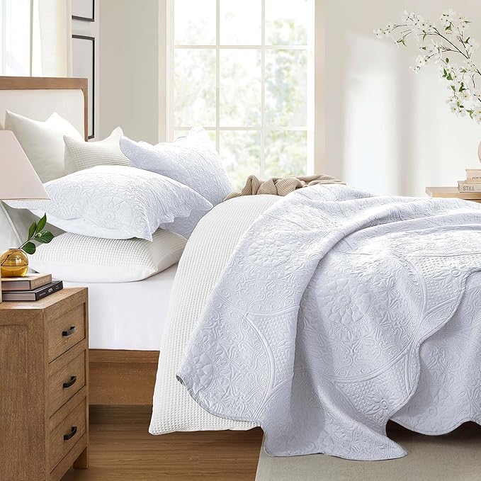 IR Imperial Rooms 10 Pack Twin Quilt Bedding Set (68" x 86") - Bulk Wholesale for Hotels, Guest Bedroom & Airbnbs - Lightweight Microfiber Reversible Floral Embossed Quilts Bedspreads (White)