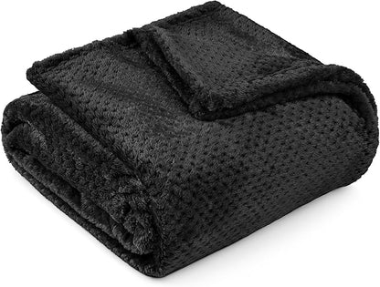 PAVILIA Black Throw Blanket for Couch Bed, Soft Fleece Throws for Sofa Chair, Fuzzy Waffle Textured Blanket, Cozy Warm Lightweight All Season Blanket Throw, 50x60
