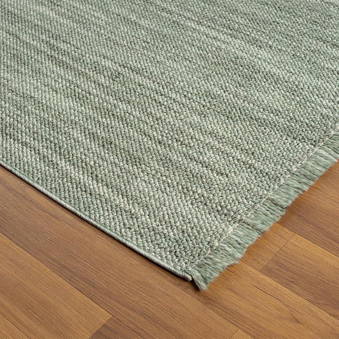 LUXE WEAVERS Solid Machine Woven Green 5x7 Area Rug, Indoor Stain-Resistant Carpet