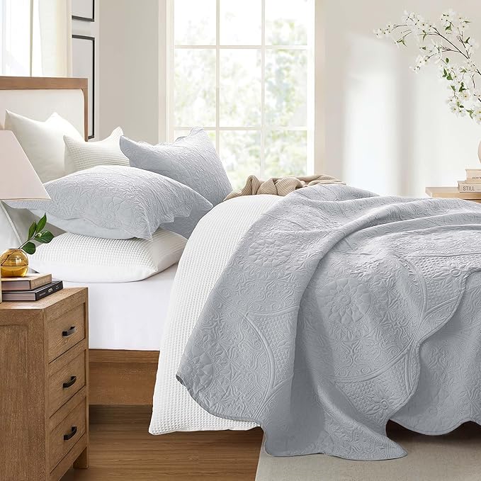 IR Imperial Rooms 10 Pack Twin Quilt Bedding Set (68" x 86") - Bulk Wholesale for Hotels, Guest Bedroom & Airbnbs - Lightweight Microfiber Reversible Floral Embossed Quilts Bedspreads (Silver)