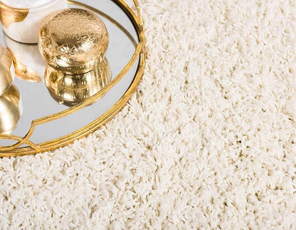 Unique Loom Solid Shag Collection Area Rug (6' 1" Round, Pure Ivory)