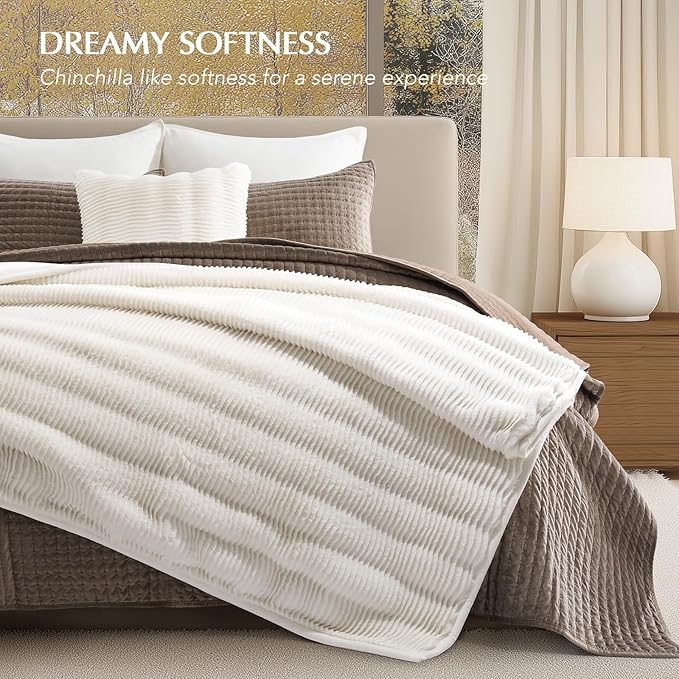 EVERGRACEHOME Ultra Soft Faux Fur Throw Blanket for Couch, Luxury Sculpted Texture Faux Rabbit Fur Blanket for Bed, Fluffy Thick Plush Warm Fuzzy Throw, 920GSM (Bright White, 60''x80'')