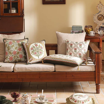Throw Pillow Covers Pack of 2,Brown Cozy Velvet Farmhouse with Daisy and Leaves Floral Pattern Pillowcases,Decoration Square Pillows Cushion Covers for Couch Sofa Bed Car Chair,18"x18"