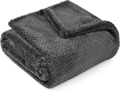 PAVILIA Dark Gray Throw Blanket for Couch, Twin Bed, Soft Fleece Throws for Sofa Chair, Fuzzy Waffle Textured Blanket, Cozy Warm Lightweight All Season Blanket Throw, 60x80