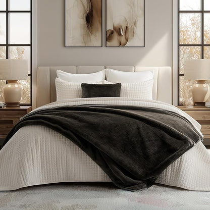 EVERGRACEHOME Ultra Soft Luxury Fluffy Mink Faux Fur Throw Blanket, Thick Warm Fall Winter Blankets for Bed, Couch, Cozy Plush Reversible Blanket for Chair, Sofa (Dark Brown, 60"x80")