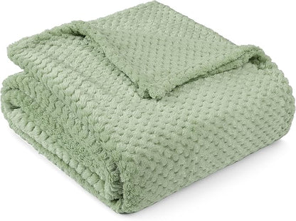 PAVILIA Sage Green Throw Blanket for Couch Bed, Soft Fleece Throws for Sofa Chair, Fuzzy Waffle Textured Blanket, Cozy Warm Lightweight All Season Blanket Throw, 50x60