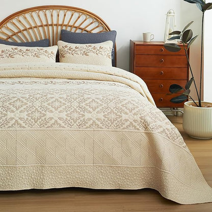 EVENHUG Floral Embroidered Quilt Set King Size 3 Piece Bedding Set Reversible Farmhouse Bedspread Coverlet with 2 Pillow Shams Lightweight Soft Bed Cover for All Season(106"X 96",Beige)