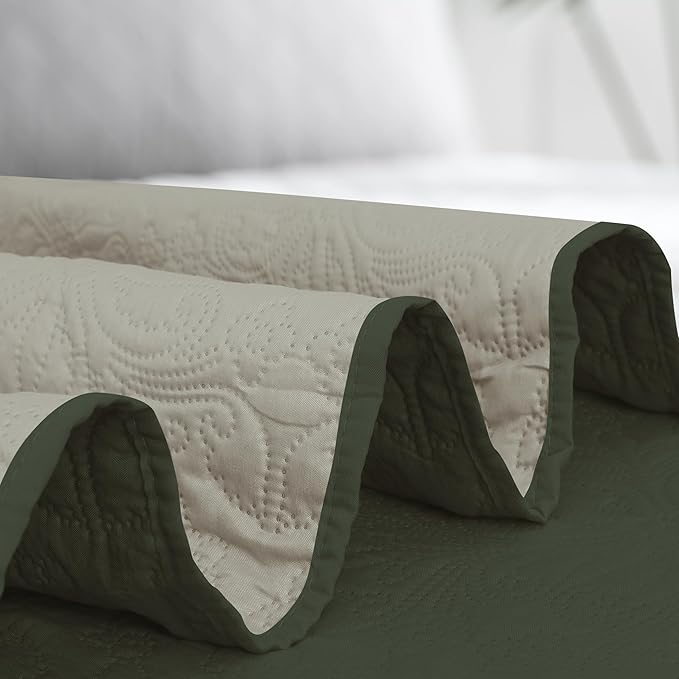 Easy-Going Twin Size Reversible Quilt Set with 1 Quilt and 1 Pillow Sham, Soft Bed Quilt Cover, Water Resistant Lightweight Microfiber Bedspread, Stain Resistant, Damask-Army Green/Beige