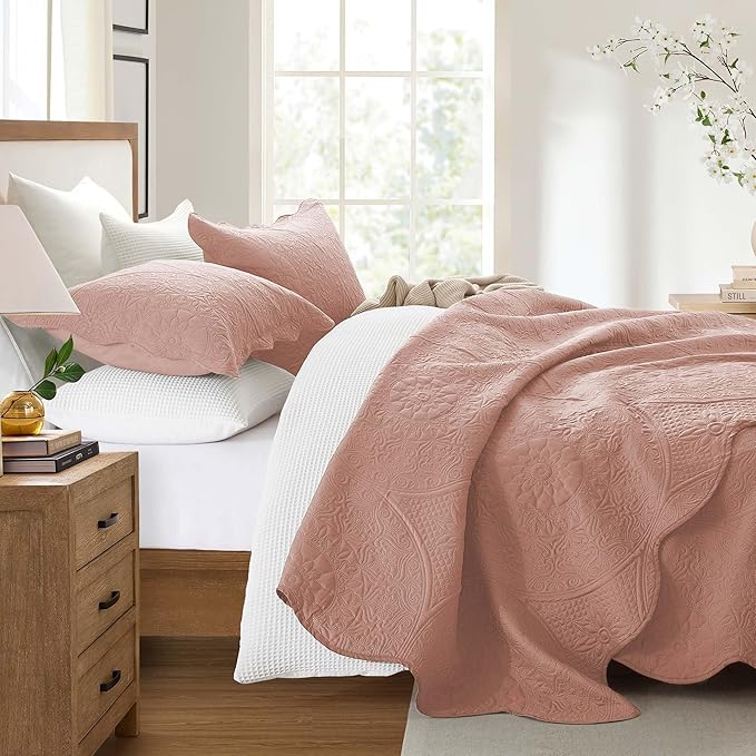 IR Imperial Rooms 10 Pack Twin Quilt Bedding Set (68" x 86") - Bulk Wholesale for Hotels, Guest Bedroom & Airbnbs - Lightweight Microfiber Reversible Floral Embossed Quilts Bedspreads (Peach)