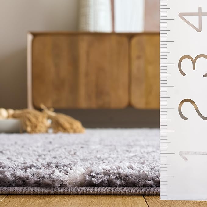 SAFAVIEH Arizona Shag Collection Area Rug - 6'7" x 9'2", Grey & Ivory, Moroccan Boho Design, Non-Shedding & Easy to Clean, Ideal for Living Room, Bedroom, Dining Space (ASG743G)