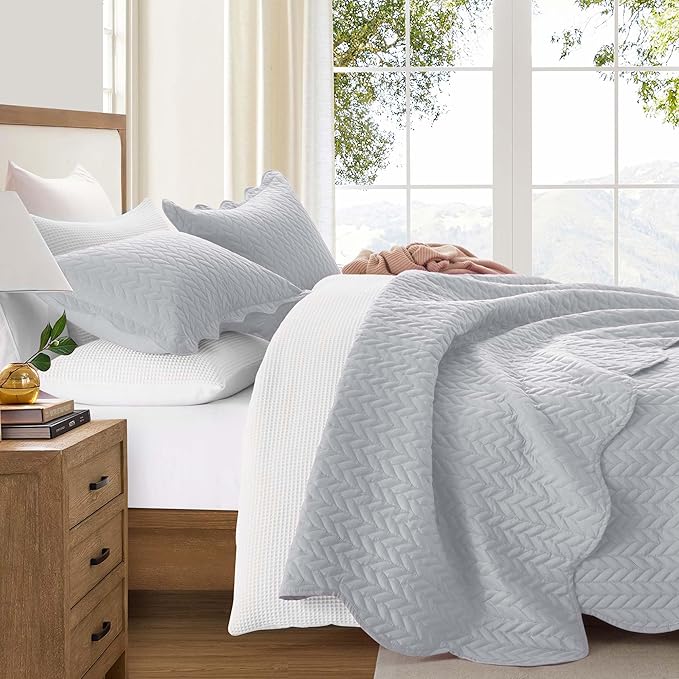 IR Imperial Rooms Queen Quilt Bedding Set Size (90" x 96") + 2 Pillow Shams (20" x 26"+ 2") - 3 Pcs All Season Lightweight Reversible Microfiber Coverlet Embossed Quilt Bedspread (Silver)
