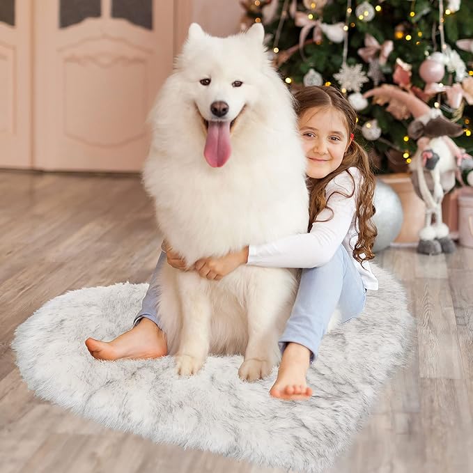 uxcell Heart Shaped Rugs for Bedroom,Small Aesthetic Carpet Girls,Cute Shaggy Floor Mirror Mat,Pastel Furry Throw Rug 2.3ftx3ft, White and Black