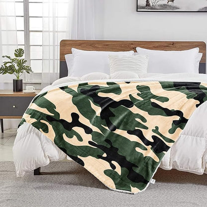 Green Camo Throw Blanket for Couch, Super Soft Fuzzy Throws Warm Comfortable Plush Fleece Blanket, Fashion Decorative Flannel Fleece Blanket for All Season(50 x 60 in, Green Camo)