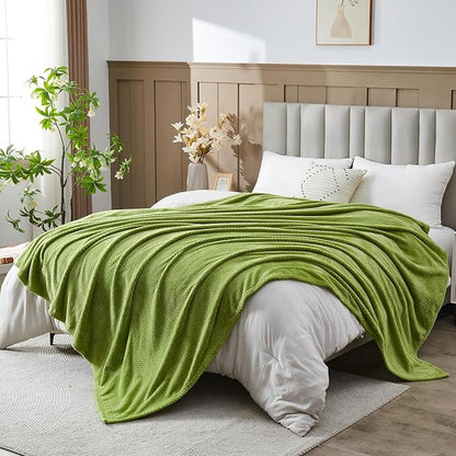 NEWCOSPLAY Super Soft King Blanket Green Premium Silky Flannel Fleece Leaves Pattern Lightweight Bed Blanket All Season Use (Green, King(90"x110"))