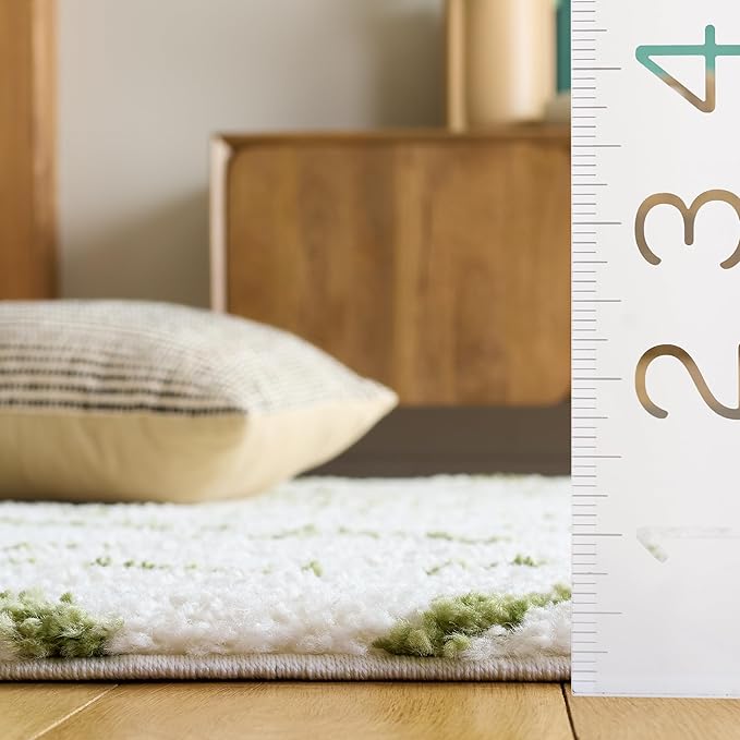 SAFAVIEH Arizona Shag Collection Area Rug - 5'1" x 7'6", Ivory & Green, Moroccan Boho Design, Non-Shedding & Easy to Clean, Ideal for Living Room, Bedroom, Dining Space (ASG743Y)