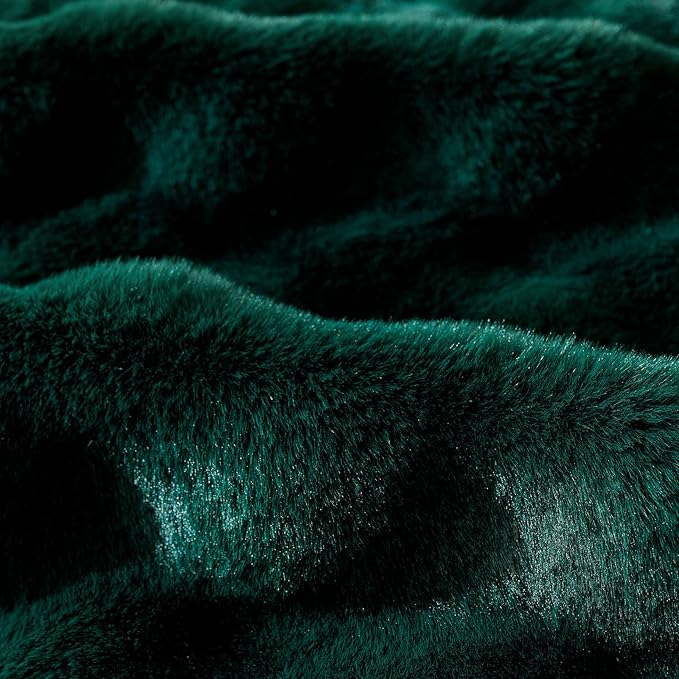 Christmas Faux Fur Decorative Throw Pillow Cover Plush Thick Bubble Pillow Covers Luxury Soft Cozy Accent Pillowcase for Spring Sofa Living Room Couch Bed (Dark Green,12"x20")