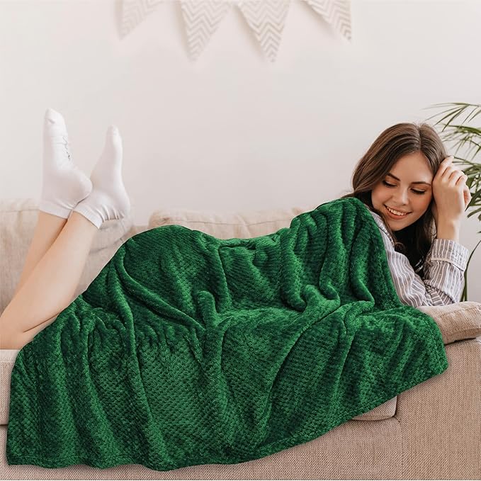 PAVILIA Emerald Green Throw Blanket for Couch Bed, Soft Fleece Throws for Sofa Chair, Fuzzy Waffle Textured Blanket, Cozy Warm Lightweight All Season Blanket Throw, 50x60