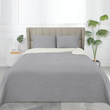 Easy-Going King Size Reversible Quilt Set with 1 Quilt and 2 Pillow Shams, Soft Bed Quilt Cover, Water Resistant Lightweight Microfiber Bedspread, Stain Resistant, Olive Leaf-Light Gray/Ivory
