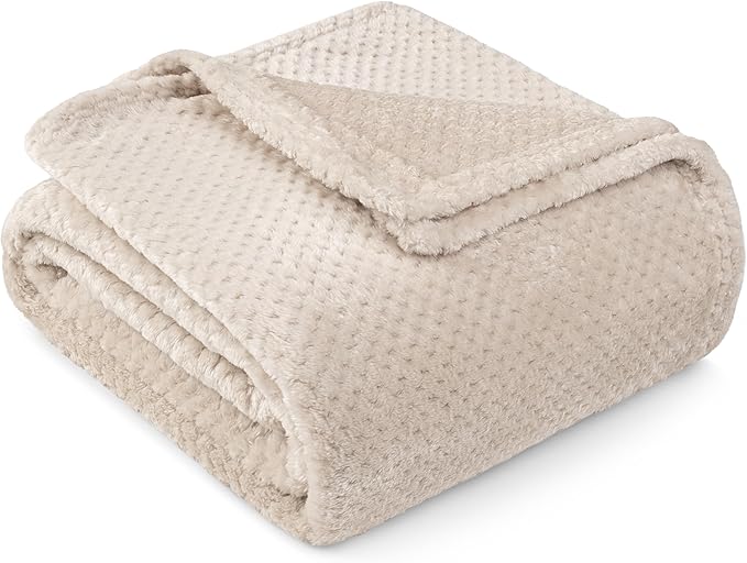 PAVILIA Beige Cream Throw Blanket for Couch Bed, Soft Fleece Throws for Sofa Chair, Fuzzy Waffle Textured Blanket, Cozy Warm Lightweight All Season Blanket Throw, 50x60
